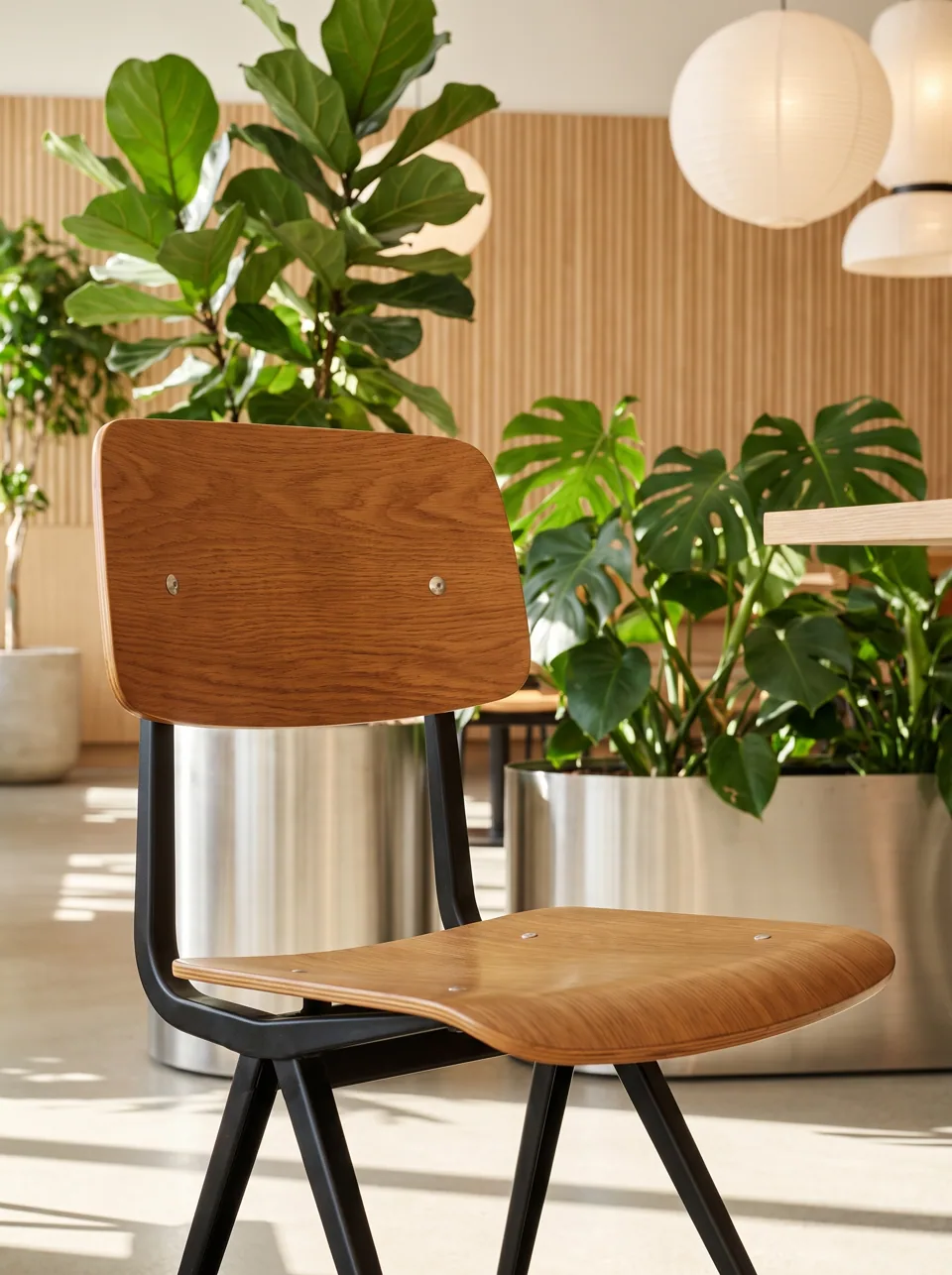 Wood vs Metal vs Upholstered Restaurant Chairs: Which Lasts? (2026)